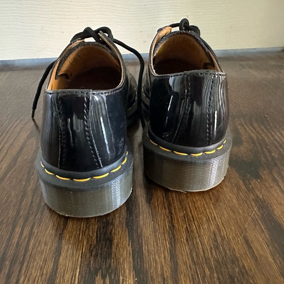Dr. Martens black patent leather oxfords women 7 - Picture 2 of 5